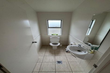 Photo of property in 8a Glenfield Road, Birkenhead, Auckland, 0626