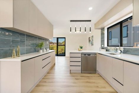 Photo of property in 5 Liban Place, Massey, Auckland, 0614