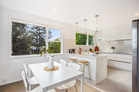 Photo of property in 12 Crompton Road, Massey, Auckland, 0614