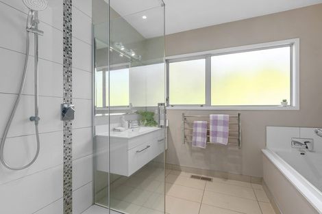 Photo of property in 100 Larsen Crescent, Tawa, Wellington, 5028