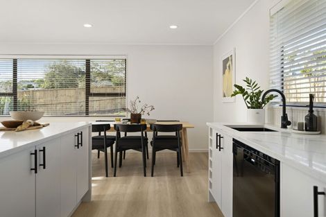 Photo of property in 6 Crosby Road, West Harbour, Auckland, 0618