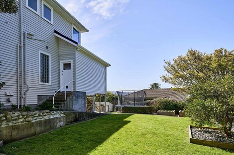 Photo of property in 2 Seaview Road, Paremata, Porirua, 5024