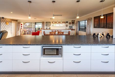 Photo of property in 10 Okiwa Terrace, Waiinu Beach, Whanganui, 4588