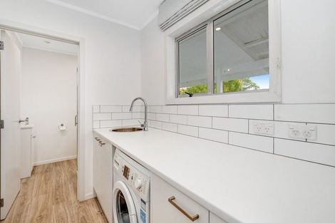 Photo of property in 50 Awaroa Road, Helensville, 0800