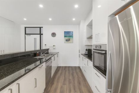Photo of property in 2a/2 Frieston Road, Milford, Auckland, 0620