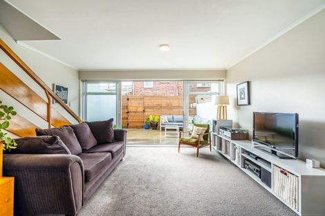 Photo of property in 3/72 Sylvan Avenue, Northcote, Auckland, 0627