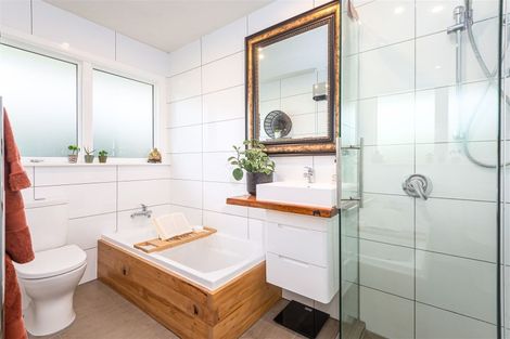 Photo of property in 10 Ladbrokes Place, Fendalton, Christchurch, 8052