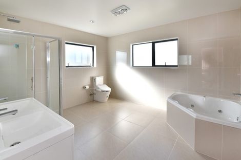 Photo of property in 16 Kahu Close, Orewa, 0931