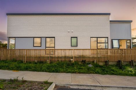 Photo of property in 1 Horokaka Street, Massey, Auckland, 0614