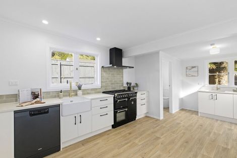 Photo of property in 48 Kamahi Street, Stokes Valley, Lower Hutt, 5019