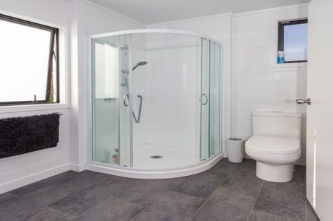 Photo of property in 100 Ocean Road, Whangamata, 3620