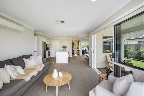 Photo of property in 17 Aoraki Road, Poraiti, Napier, 4112
