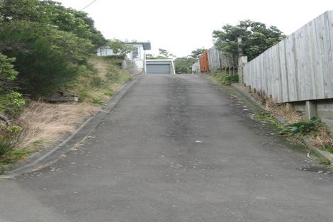 Photo of property in 96 Glanmire Road, Newlands, Wellington, 6037