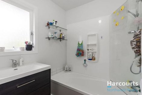 Photo of property in 2/92 Kervil Avenue, Te Atatu Peninsula, Auckland, 0610