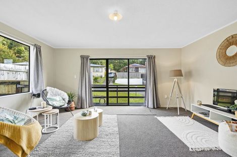 Photo of property in 1b Sunny Grove, Wainuiomata, Lower Hutt, 5014