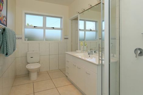 Photo of property in 57 Mcleod Road, Te Atatu South, Auckland, 0610