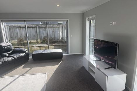 Photo of property in 92 Endeavour Drive, Whitby, Porirua, 5024