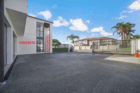 Photo of property in 12 Quedley Court, Eastern Beach, Auckland, 2012