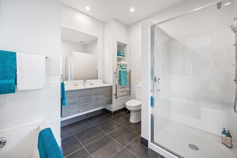 Photo of property in 18 Awanui Crescent, Matakana, 0985