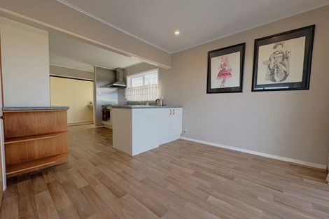Photo of property in 5 Oakleigh Street, Maungaraki, Lower Hutt, 5010