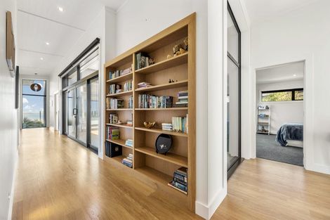 Photo of property in 17 Promontory Crescent, Newlands, Wellington, 6037