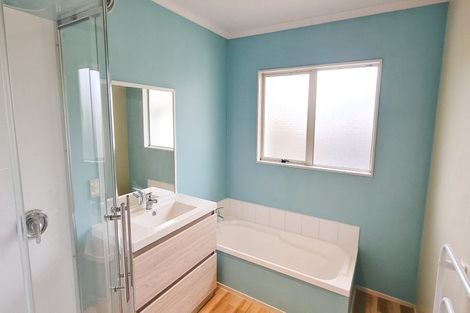 Photo of property in 9 James Nairn Grove, Riverstone Terraces, Upper Hutt, 5018