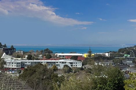 Photo of property in 33 Woodlands Crescent, Browns Bay, Auckland, 0630