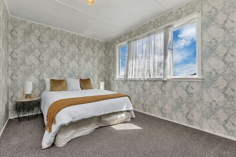 Photo of property in 1/25 Peach Road, Glenfield, Auckland, 0629