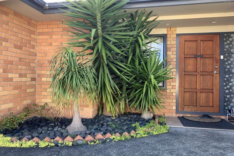 Photo of property in 28 Donegal Park Drive, Flat Bush, Auckland, 2019