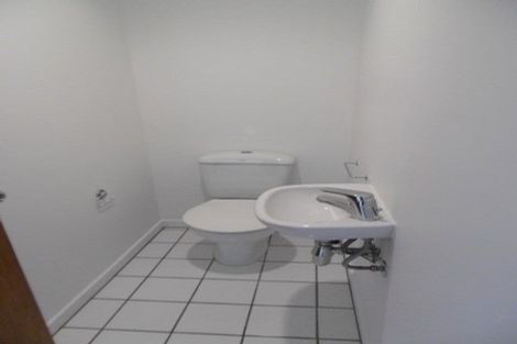 Photo of property in 8 Oakford Close, Riccarton, Christchurch, 8011