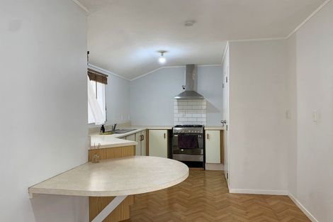 Photo of property in 5 Newington Road, Henderson, Auckland, 0612