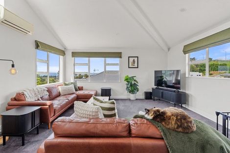 Photo of property in 56 Waldorf Crescent, Orewa, 0931