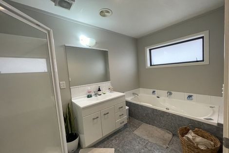 Photo of property in 60 Erlestoke Crescent, Churton Park, Wellington, 6037