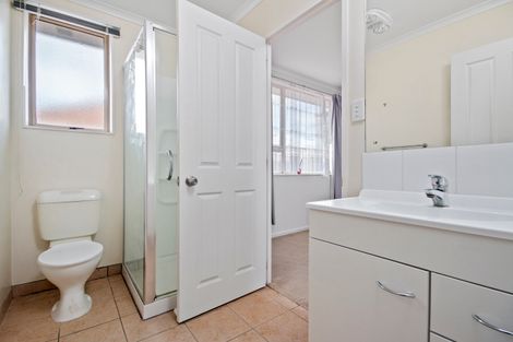 Photo of property in 2 Kathleen Reece Place, Waiuku, 2123