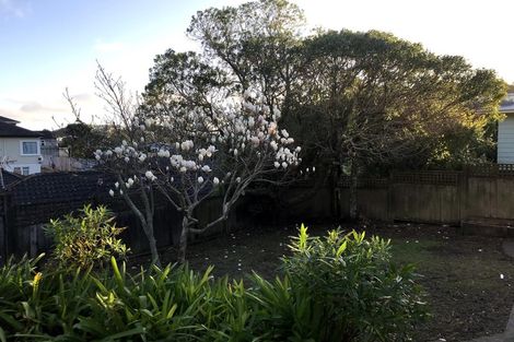 Photo of property in 21 Glanmire Road, Newlands, Wellington, 6037