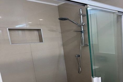 Photo of property in 2/6 Raddock Place, Half Moon Bay, Auckland, 2012