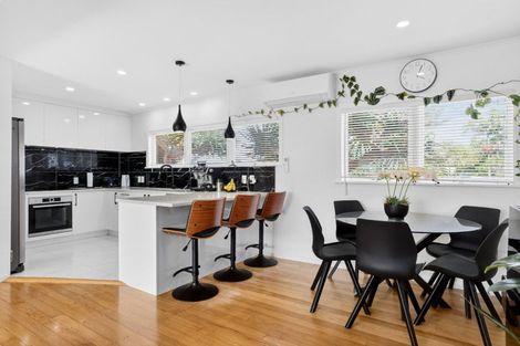 Photo of property in 1/7a Corunna Road, Milford, Auckland, 0620