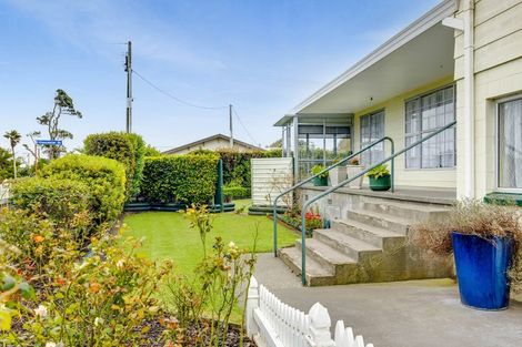 Photo of property in 35 Gloucester Street, Patea, 4520