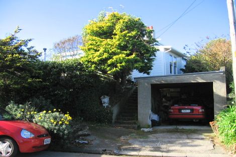 Photo of property in 4 Nevay Road, Karaka Bays, Wellington, 6022