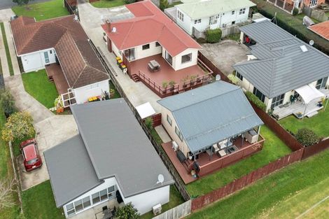 Photo of property in 14 Peachgrove Road, Te Atatu Peninsula, Auckland, 0610