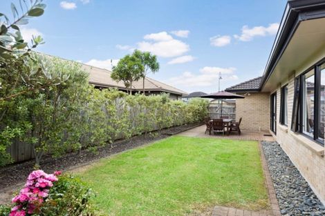 Photo of property in 52 Stranraer Crescent, Wattle Downs, Auckland, 2103