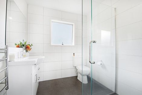 Photo of property in 2/17 Kemp Road, Massey, Auckland, 0614
