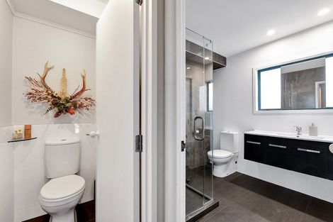 Photo of property in 28b Poplar Grove, Whalers Gate, New Plymouth, 4310