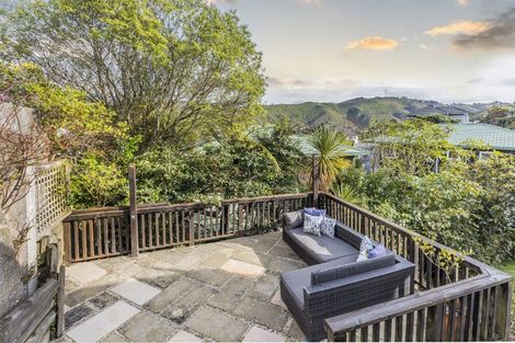 Photo of property in 142 The Ridgeway, Mornington, Wellington, 6021