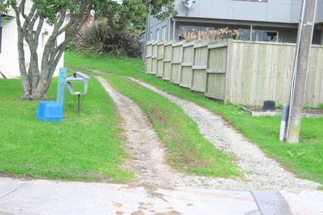 Photo of property in 51a Pohutukawa Avenue, Red Beach, 0932