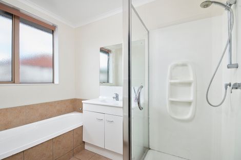 Photo of property in 2 Kathleen Reece Place, Waiuku, 2123