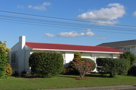 Photo of property in 10 School Road, Te Atatu South, Auckland, 0610