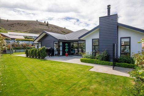 Photo of property in 76 Shields Street, Clyde, 9330