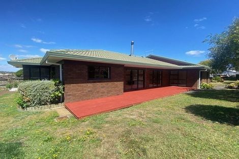 Photo of property in 142 Botany Road, Botany Downs, Auckland, 2010