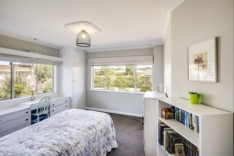 Photo of property in 28 Chester Street, Taradale, Napier, 4112